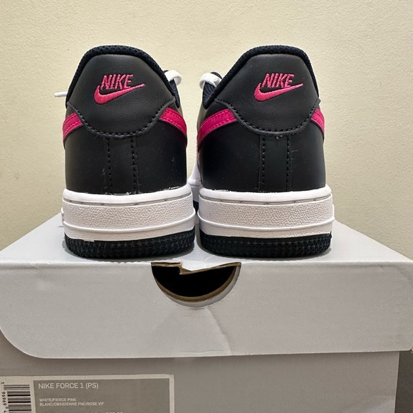 NIB Little Kid's Nike Force 1 White/Fierce Pink CZ1685 109 - Picture 7 of 7